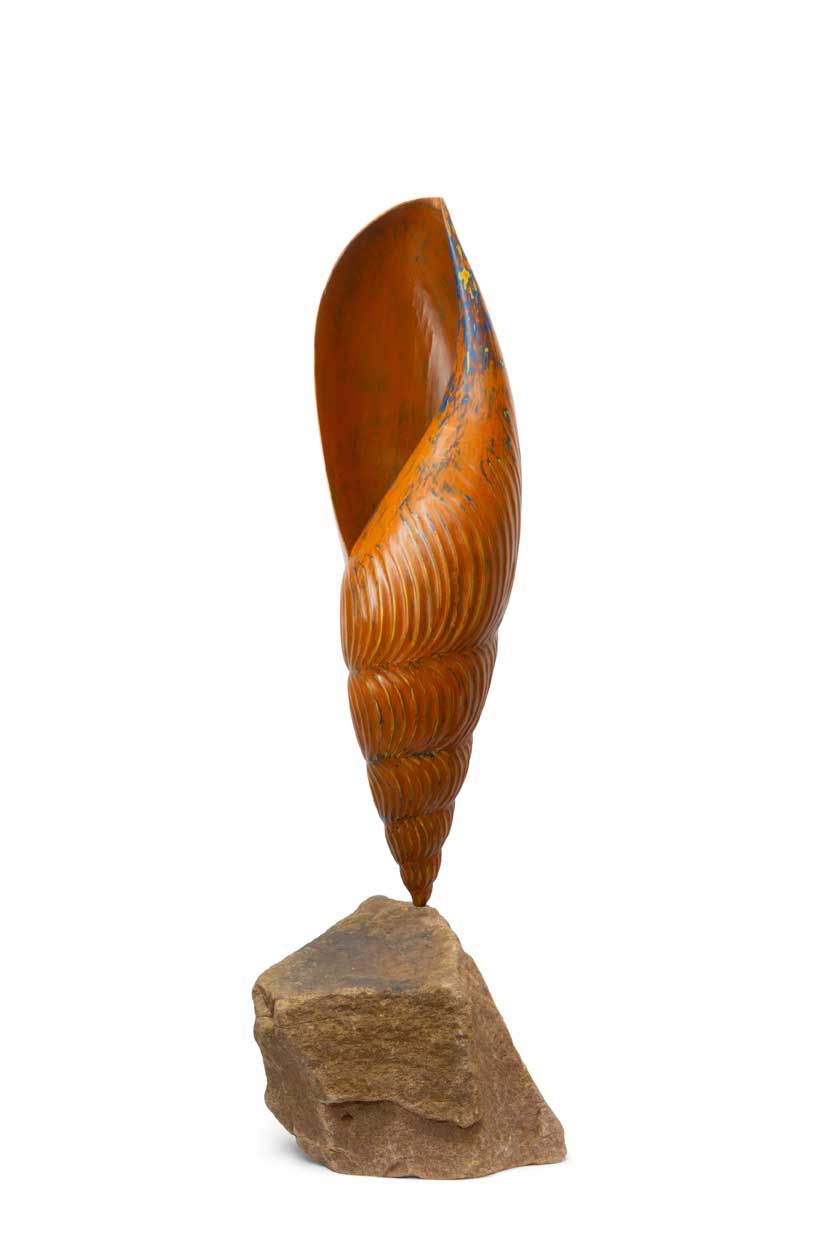 Paul Diestel, Poiretia, 2026, Pappelholz, Erdpigment, Sandstein, 112 x 26 x 20 cm