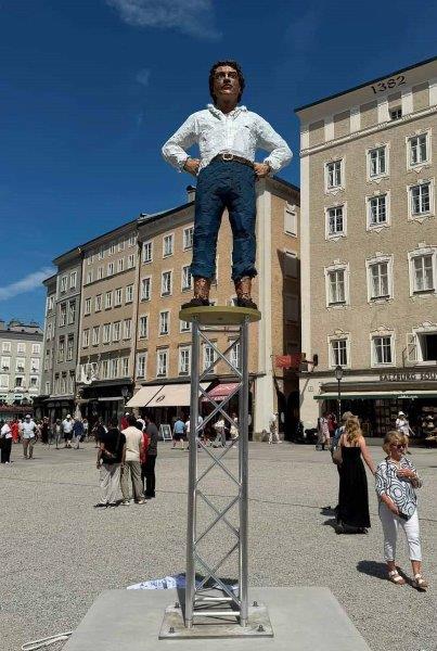 Gro&szlig;es Kunstprojekt von Stephan Balkenhol in Salzburg  