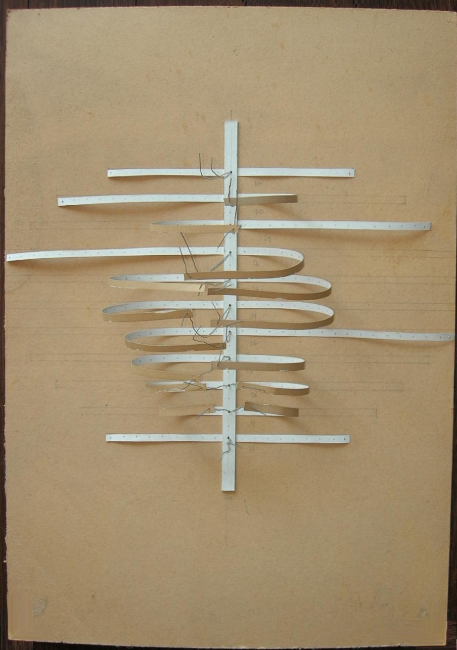 Rib Cage (nicht verfügbar) - Collage, Pappe, Papier, Draht, Bleistift  - 1993 - 74 x 52 x 12 cm 